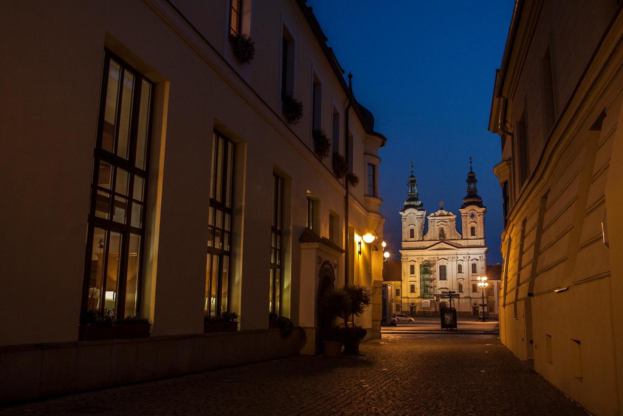 Hotel Slunce Uherské Hradiště エクステリア 写真